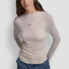 Blusa de cuello alto con fruncidos laterales y mangas largas con Pedrería