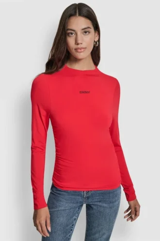 Blusa de cuello alto con fruncidos laterales y mangas largas con Pedrería