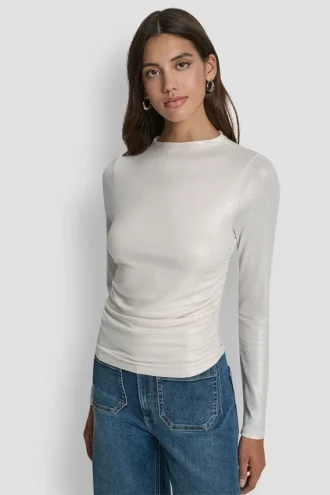 Blusa de cuello alto y mangas largas con fruncidos laterales