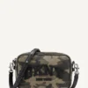 Bolso para cámara con estampado de camuflaje y logotipo de Nell en relieve