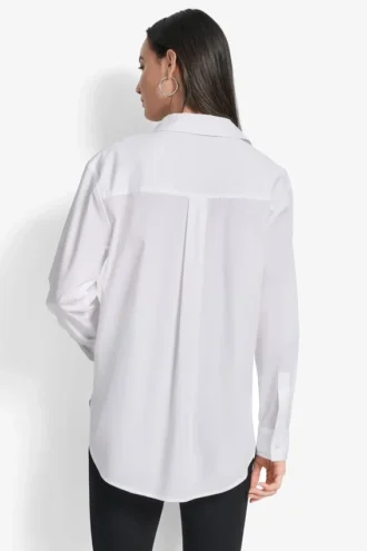 Camisa con bolsillos y silueta urbana