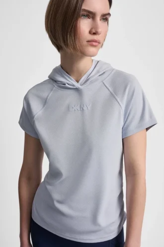 Camiseta con capucha de malla y logotipo