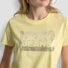 Camiseta con logo apilado y Pedrería de DKNY Vaqueros