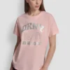 Camiseta con logo DKNY 1989 y tachuelas