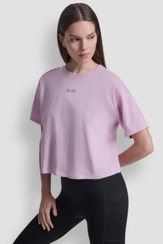 Camiseta con logo metálico