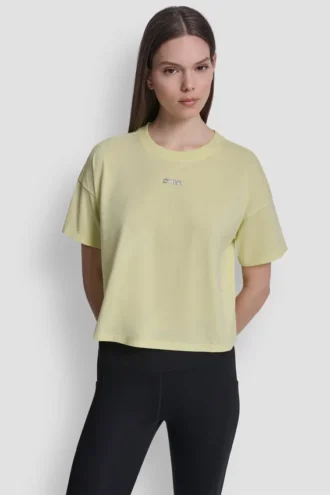 Camiseta con logo metálico