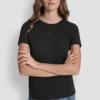Camiseta con logotipo de ojales apilados de DKNY