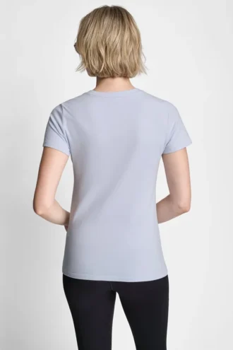 Camiseta con logotipo de triple lámina de pedrería