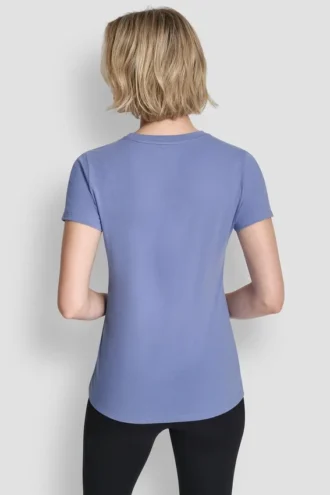 Camiseta con logotipo de triple lámina de pedrería