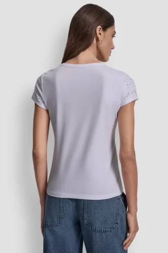 Camiseta con tachuelas