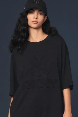 Camiseta de manga corta con relieve DKNY x Yankees