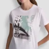 Camiseta DKNY con grafitis de pedrería