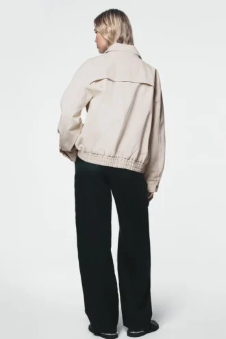 Chaqueta bomber con cuello y cremallera completa