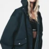 Chaqueta bomber de cuello alto con capucha Chaqueta bomber de cuello alto con capucha