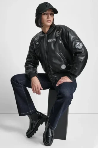 Chaqueta bomber de mangas largas con pins y parches