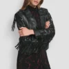 Chaqueta corta con flecos y mangas largas