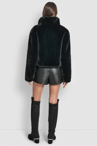 Chaqueta corta de piel sintética