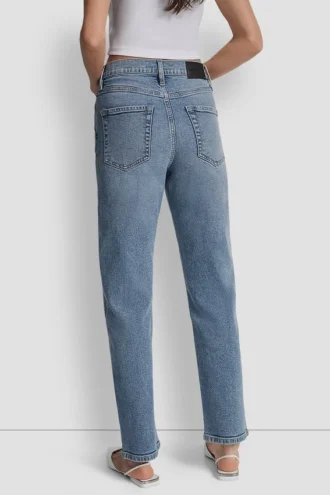 Clásicos de talle alto y corte recto con adornos variados