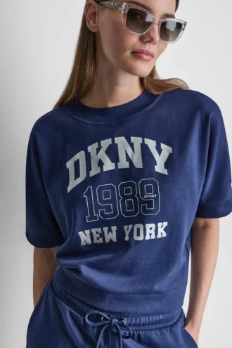 Jersey con logo DKNY 1989 con tachuelas