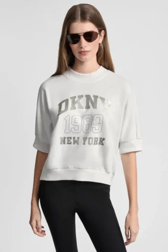 Jersey con logo DKNY 1989 con tachuelas