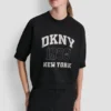 Jersey con logo DKNY 1989 con tachuelas
