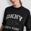 Jersey con logo DKNY 1989 con tachuelas