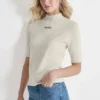 Jerséis con cuello alto y logotipo