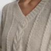 Jerséis con cuello en V y trenzado tipo mohair