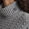 Jerséis de cuello alto con puntadas de pompones Jerséis de cuello alto con puntadas de pompones