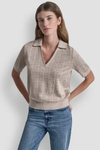 Jerséu con cuello polo y logotipo de pedrería