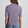 Jerséu de cuello alto con logo Hotfix y mangas cortas Jerséu de cuello alto con logo Hotfix y mangas cortas