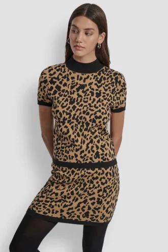 Jerséu de jacquard con estampado de leopardo, cuello alto y mangas casquillo