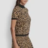 Jerséu de jacquard con estampado de leopardo, cuello alto y mangas casquillo