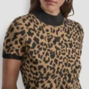 Jerséu de jacquard con estampado de leopardo, cuello alto y mangas casquillo