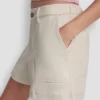 Pantalón corto de talle medio con bolsillos de parche