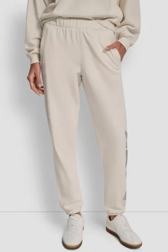 Pantalón jogger de talle alto con corte holgado y logotipo universitario de pedrería en relieve