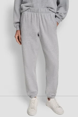 Pantalón jogger de talle alto con corte holgado y logotipo universitario de pedrería en relieve