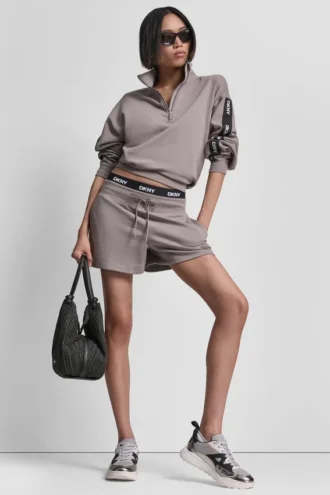 Pantalones cortos de chándal de talle alto con logo en la cintura