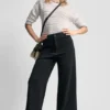 Pantalones de tiro alto, corte cropped y pierna ancha