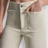 Pantalones de tiro alto, corte cropped y pierna ancha