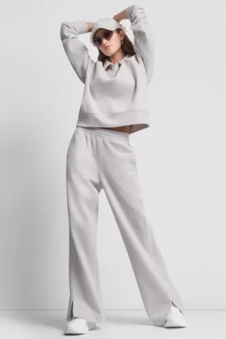 pantalones deportivos de talle alto con ribete 1 330x495 - Pantalones deportivos de talle alto con ribete