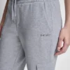 Pantalones Jogger cargo de felpa ajustados con logo burbuja metalizado