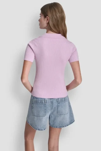 Polo acanalado con botones de pedrería