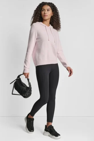 Sudadera con capucha de hilo de plumas, cordones y logotipo en el mismo tono