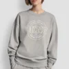 Sudadera con logotipo universitario