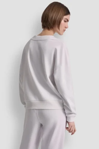 Suéter con cuello en V y logo burbuja metalizado