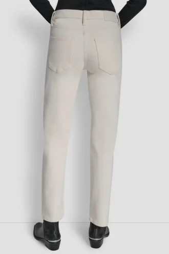 Talle medio, corte recto clásico con mini Pedrería