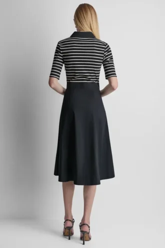 Vestido camisero midi ajustado y acampanado