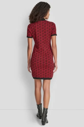 Vestido corto de cuello alto con mangas de ballet y estampado jacquard con logotipo