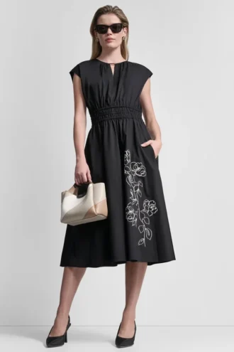 Vestido midi ajustado y acampanado con estampado floral